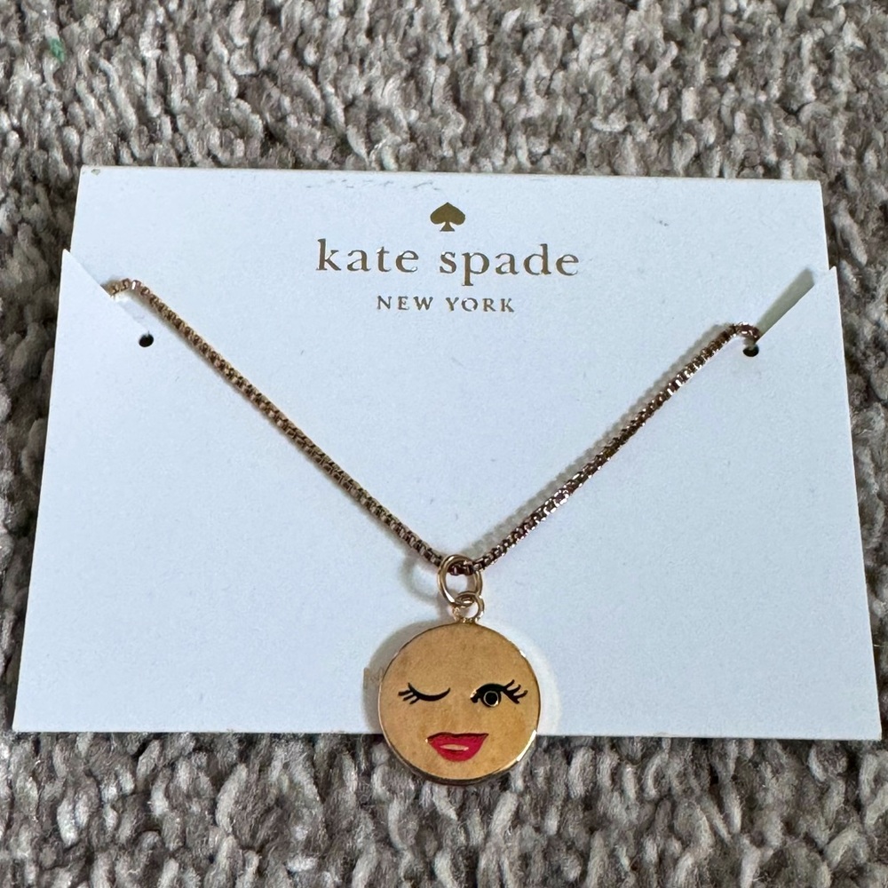 NWT KATE SPADE TELL ALL Winky Face Emoji gold necklace